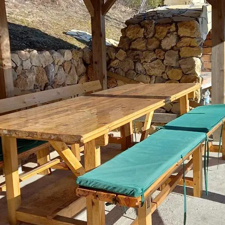 Wooden House Nada בית נופש *