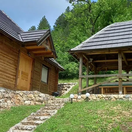 בית נופש Wooden House Nada